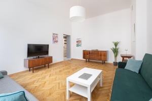 Stylish Apartment Świętojańska by Noclegi Renters