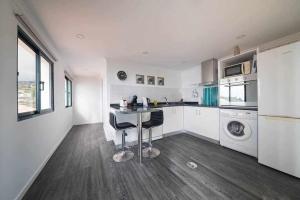 Lombo do Doutor Cottage 1 by Mth