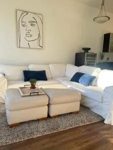 Live Like A Tourist In Langford Downtown - Langford