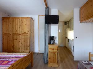 Studio central fonctionnel avec vue, couettes et lave-linge - FR-1-181-2494