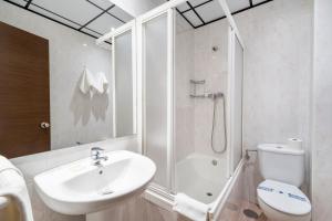 Double or Twin Room with Balcony room in Hostal Ballesta