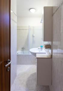 More a due passi dal lago