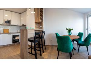 Sunny Nest Apartment