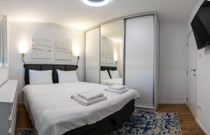 Sunny balcony apartment quiet area free parking New Belgrade