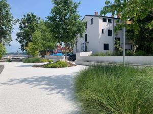 Apartments & rooms Artemus Belveder 