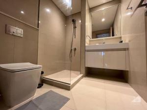 Luxury 3Bedroom Apt with balcony in Downtown