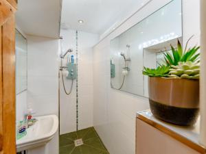 2 bed in Appledore 80567