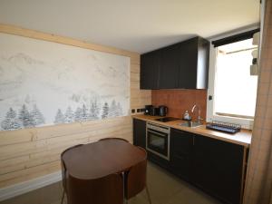 Studio rénové au pied des pistes avec balcon et cuisine équipée - FR-1-755-9
