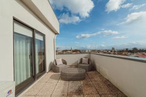 City Center Grand Apartment With Seaview Terrace by Vacationy