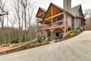 Spacious Blue Ridge Cabin with Hot Tub and Fire Pit! - Sugar Creek