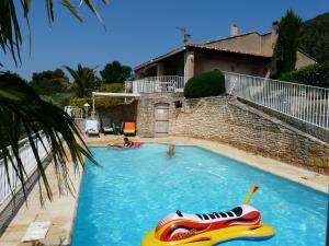 Maison de vacances avec piscine privée, possédant une très une jolie vue sur le Luberon, agréable jardin, située à Mérindol, 8 personnes, LS2-153 MAGNIFI