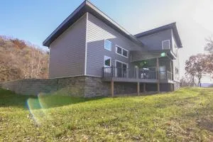Bright Cotter Vacation Rental with White River Views - Cotter