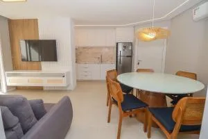 Nassau 203 - Excelente apartamento - Finamente mobiliado e decorado - À poucos metros da praia - (Consultar serviços de roupa de cama e banho) - Antônio Carlos
