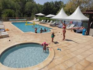 Domaine Pagel Gîte nature piscine chauffée vaste jardin avec activités enfants