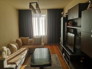 Apartament Florimont - 3hvězdičkové hotely ve městě Petrosani