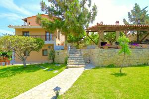 Villa Karteros with private swimming pool