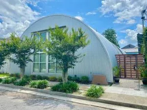 The Moon Quonset Hut Vacation Rental Heated & Chilled Pool - Arabi