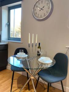 City Centre Modern Studio Apartment - Westone FREE WIFI, GYM ACCESS, NETFLIX