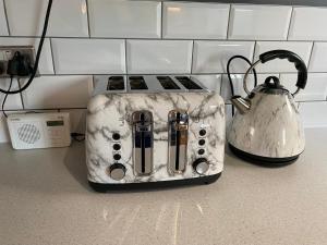 City Centre Modern Studio Apartment - Westone FREE WIFI, GYM ACCESS, NETFLIX