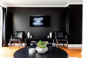 WALK to Downtown Broadway with Pool, Parking and Patio