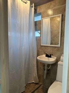 Casa Vázquez , "Como en casa" , hospédate con nosotros y recibirás una atención personalizada, servicio y confort nos distingue.