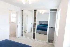 Private room in a new build - Marlpool