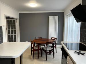 Springfield House- Near Newcastle Centre, Hospital and Keele University!