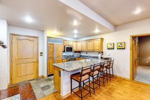 Aspenwood Lodge, Unit 203