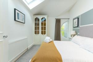 Abbey Rd - St John's Wood Retreat by Aureva