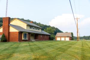 Dogwood Retreat with big pool!