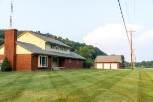 Dogwood Retreat with big pool! - Howard