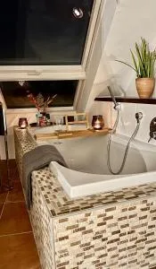 Klimatisierte Dachgeschoss-Oase mit 3 Schlafzimmern, Blick & Komfort - Neuried