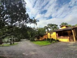 Mandala casa 3 dorms cond fech piscina churrasqueira - 博西坎加