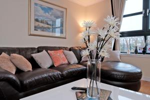 RiverView-2Br-Sleeps4-CityCentre-Parking-FastWiFi