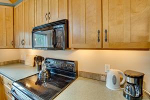 3 Mi to Lake Easton Sno-Park Family Cabin Escape!