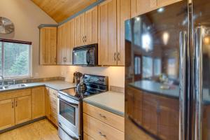 3 Mi to Lake Easton Sno-Park Family Cabin Escape!