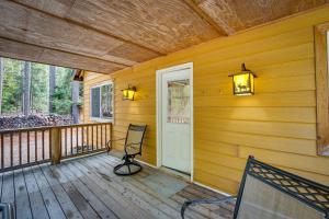 3 Mi to Lake Easton Sno-Park Family Cabin Escape!