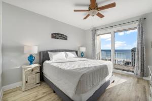 Laketown Wharf #1007 by Nautical Properties