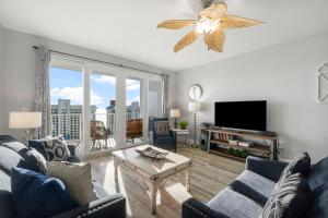Laketown Wharf #1007 by Nautical Properties