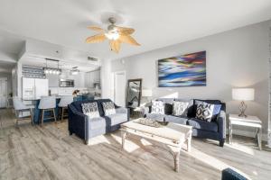 Laketown Wharf #1007 by Nautical Properties