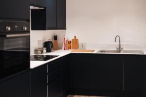 Wych Cottage, Striking 2 Bed, Parking, Ground Floor Flat - Step Free