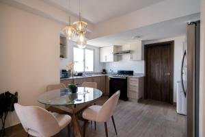 Luxury 2Bedr, 2 Balcony Pool, Gym, Downtown Santo Domingo