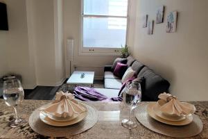 Downtown Morado Loft #1, FREE Parking & Skywalk to Lucas Oil & Conv Center