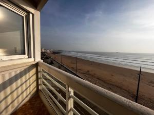 Studio spacieux face mer avec balcon et garage, proche plage et commerces aux Sables-dOlonne - FR-1-197-561