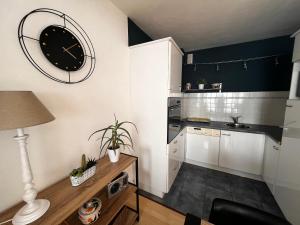 Studio spacieux face mer avec balcon et garage, proche plage et commerces aux Sables-dOlonne - FR-1-197-561