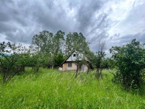 Kazanlak Cottage Shelter Country House with 1 Room and 1 Attic - No electricity, No Water, with Outhouse