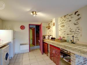 Gîte 13 pers. avec patio, proximité Parc du Pilat, animaux admis, parking - FR-1-496-72
