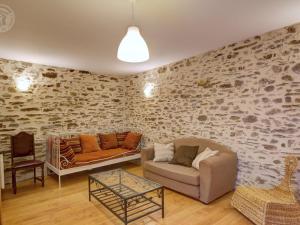 Maisons de vacances Gite La Terrasse-sur-Dorlay, 6 pieces, 13 personnes - FR-1-496-72 : photos des chambres