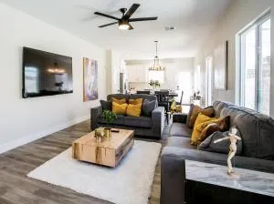 New 2022 Home, Close to Strip - Winchester