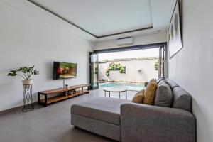 Villa Paddies - Charming 2 BR Canggu with Aircon Living High Speed Wi-Fi